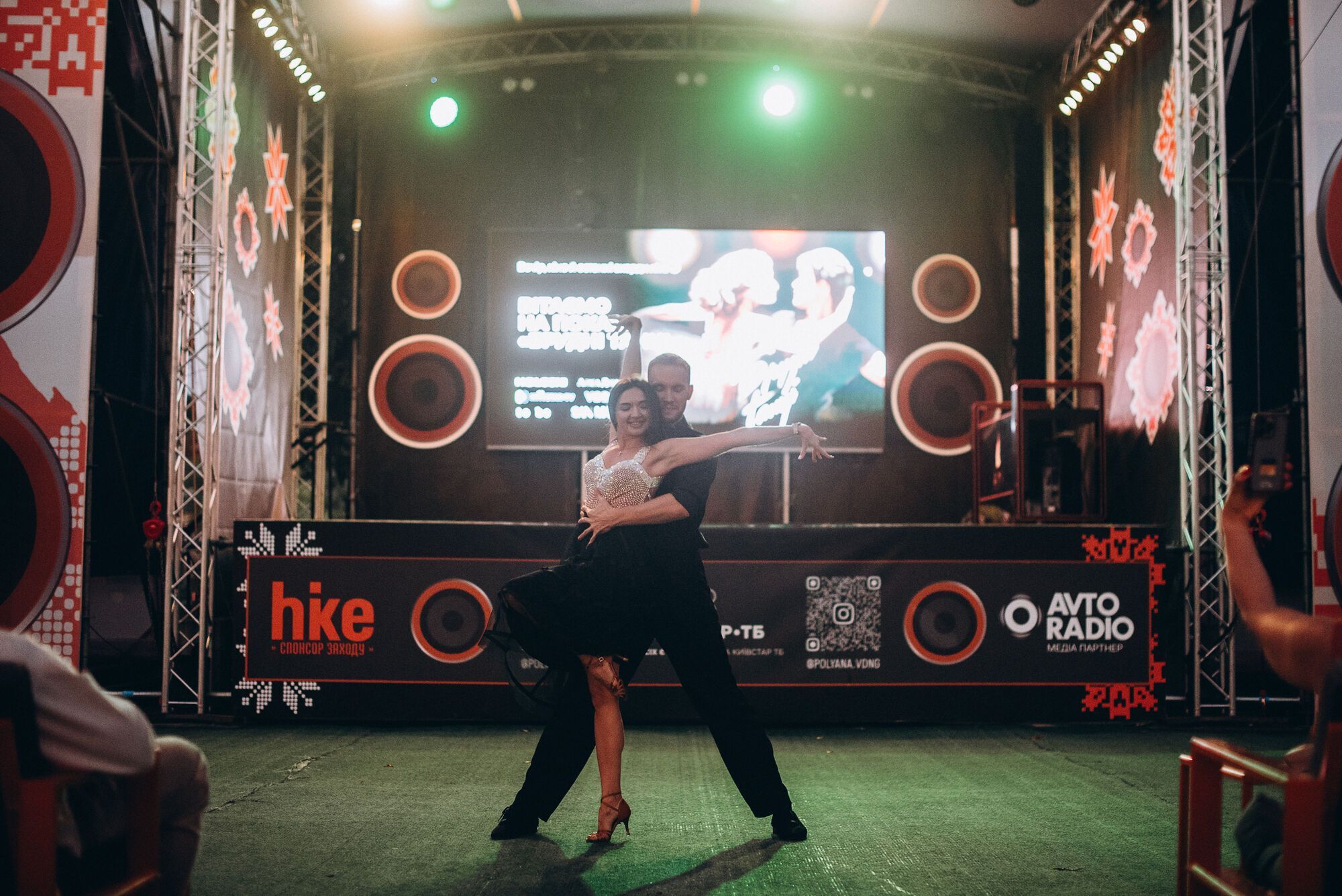 "Київстар ТБ" влаштував у Києві благодійний показ культової стрічки "Брудні танці"