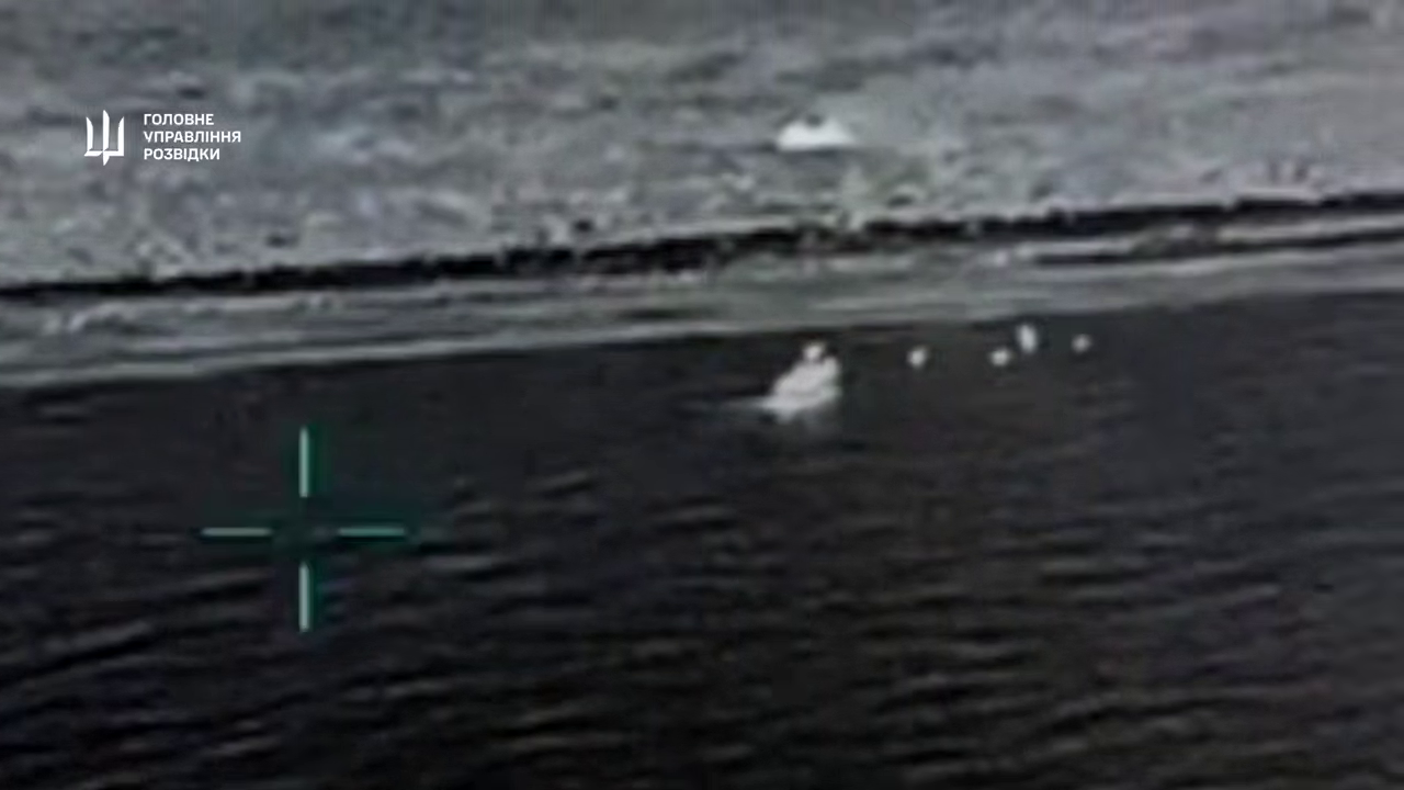 Ловушка на "Витязя": воины ГУР на Тендровской косе "поймали" многоцелевой тягач врага. Видео