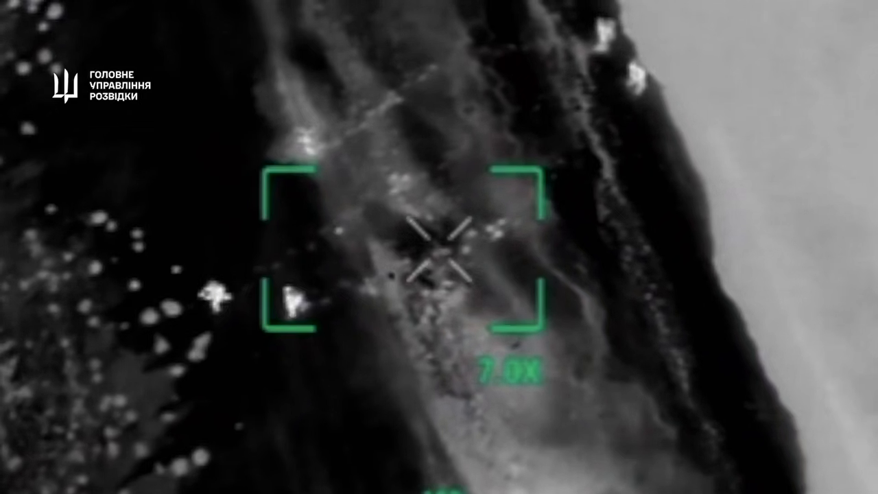 Ловушка на "Витязя": воины ГУР на Тендровской косе "поймали" многоцелевой тягач врага. Видео