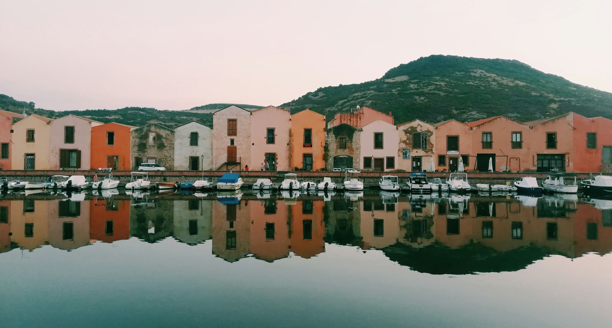 Имеет богатую историю и удивительную еду: назван остров Европы с лучшими пляжами