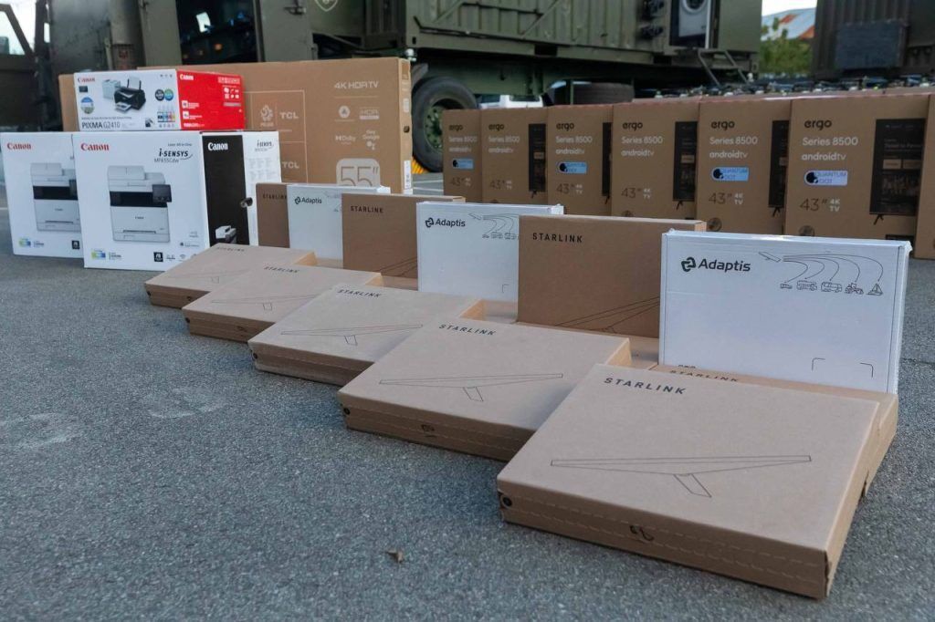 Дрони, броньовані медеваки, екскаватори та РЕБ: бійці на фронті отримають нову партію допомоги від Порошенка