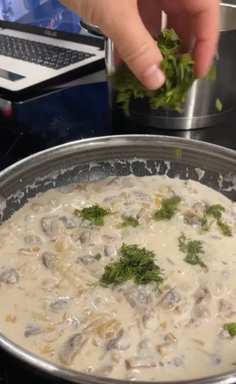 Вкусный домашний соус к вареникам и другим любимым блюдам: как приготовить