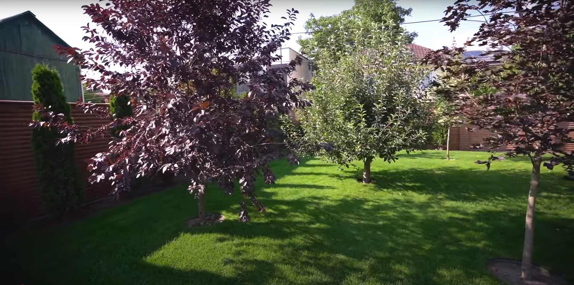 Бассейн, садовник и помощница по дому: телеведущая Оксана Гутцайт провела экскурсию по своему роскошному двухэтажному дому под Киевом