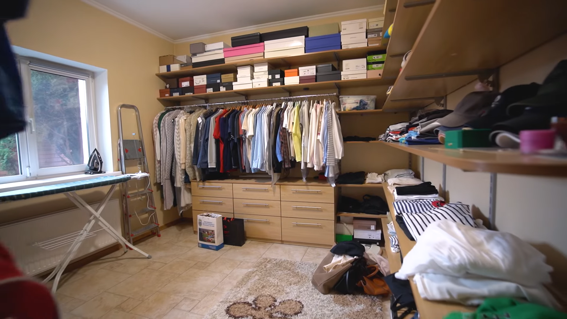 Бассейн, садовник и помощница по дому: телеведущая Оксана Гутцайт провела экскурсию по своему роскошному двухэтажному дому под Киевом