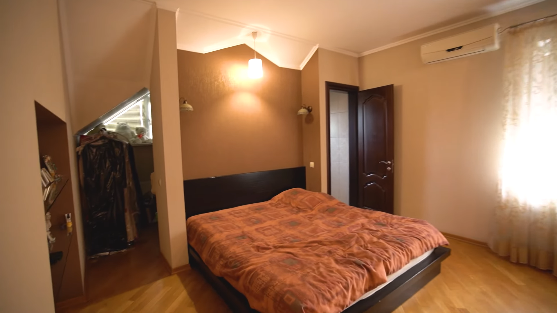 Бассейн, садовник и помощница по дому: телеведущая Оксана Гутцайт провела экскурсию по своему роскошному двухэтажному дому под Киевом