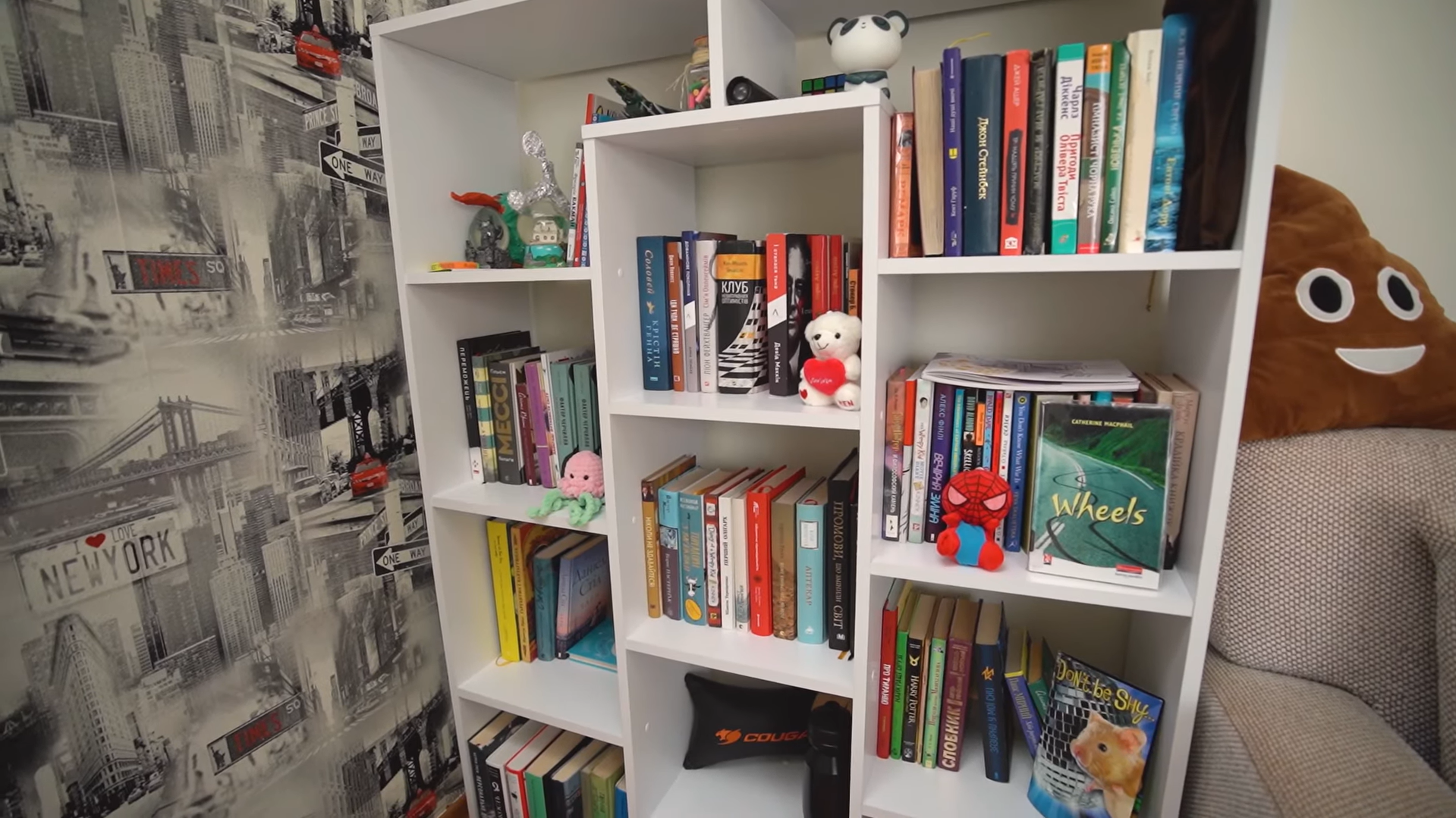 Бассейн, садовник и помощница по дому: телеведущая Оксана Гутцайт провела экскурсию по своему роскошному двухэтажному дому под Киевом