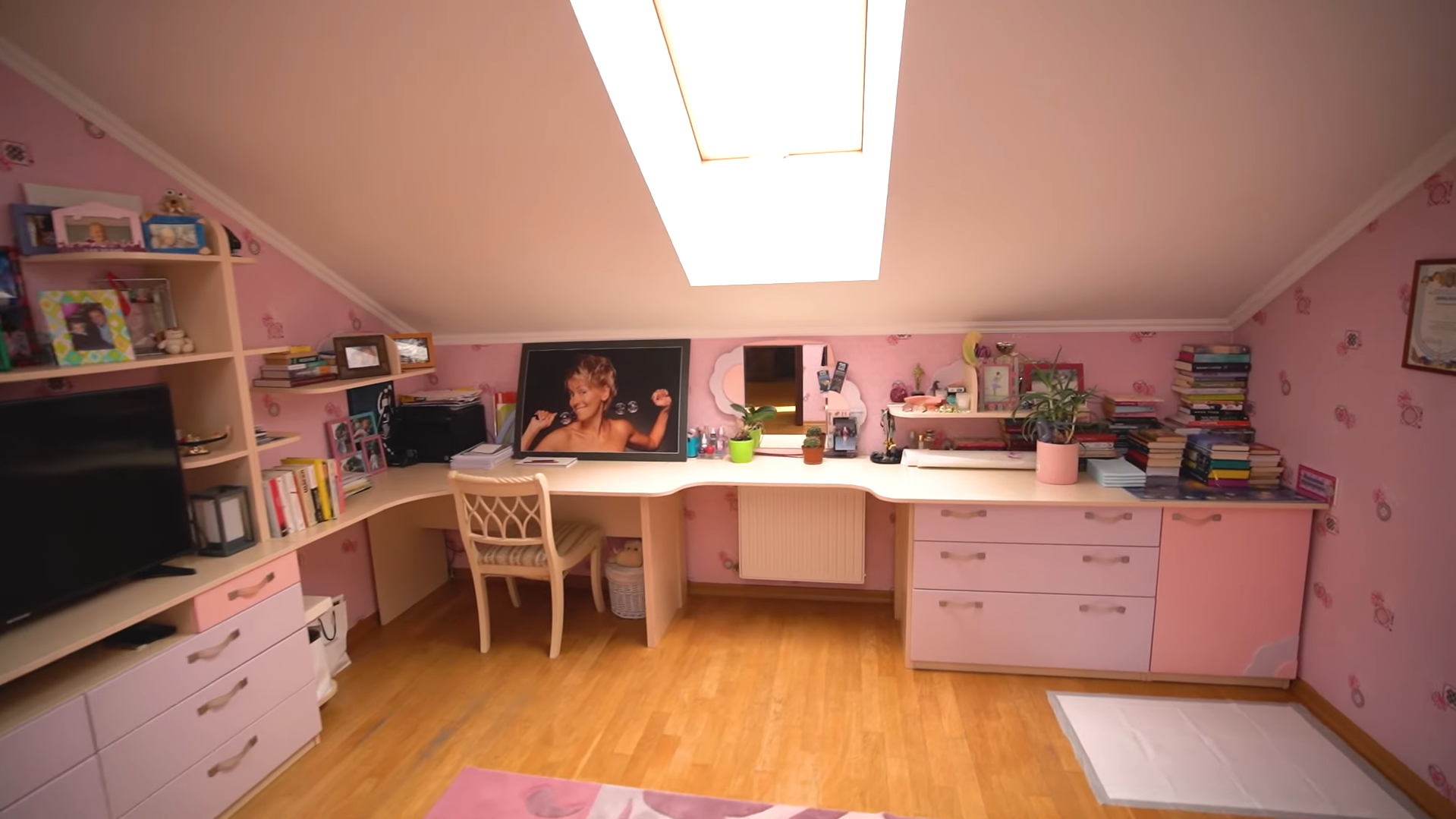 Бассейн, садовник и помощница по дому: телеведущая Оксана Гутцайт провела экскурсию по своему роскошному двухэтажному дому под Киевом