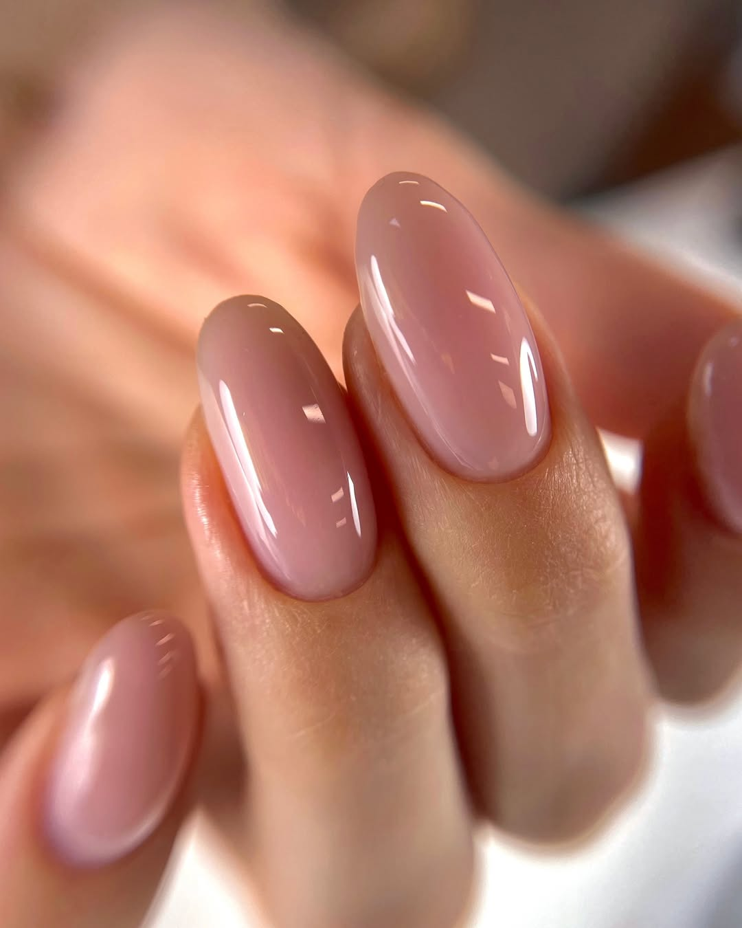 Підходять під будь-який тон шкіри: названо універсальні кольори манікюру