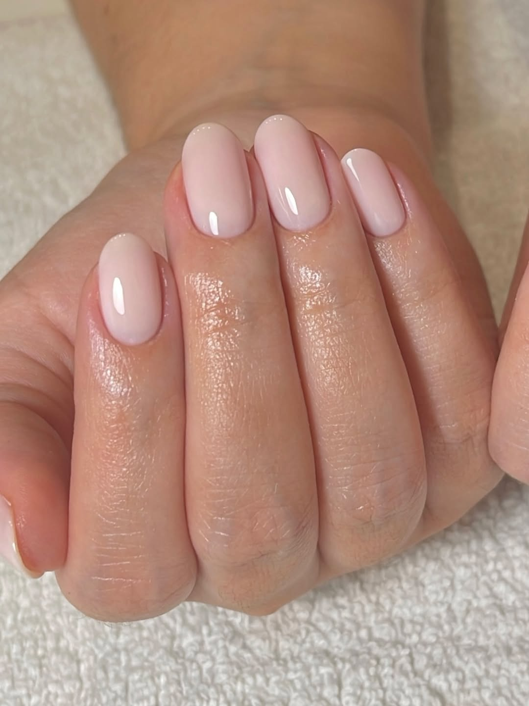 Підходять під будь-який тон шкіри: названо універсальні кольори манікюру