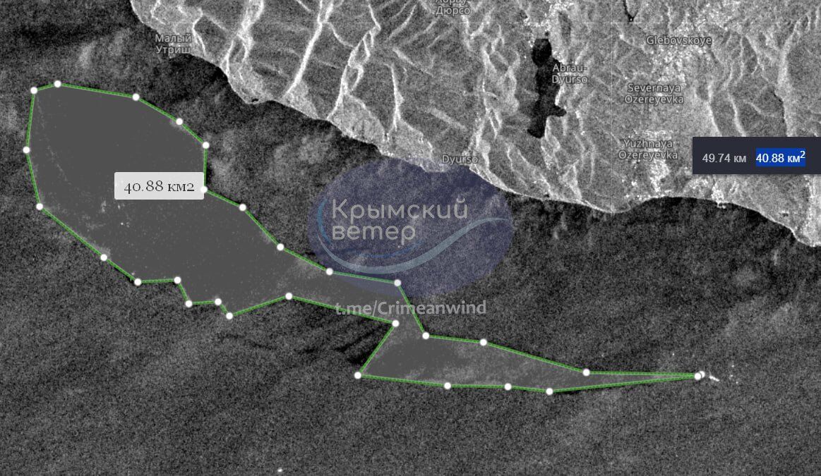 В направлении Крыма движется огромное пятно с нефтепродуктами после аварии в Новороссийске. Спутниковые фото