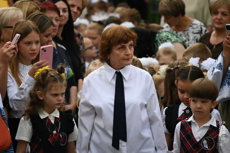 "Мы с тобой": военные провели в первый класс дочь погибшего побратима. Фото