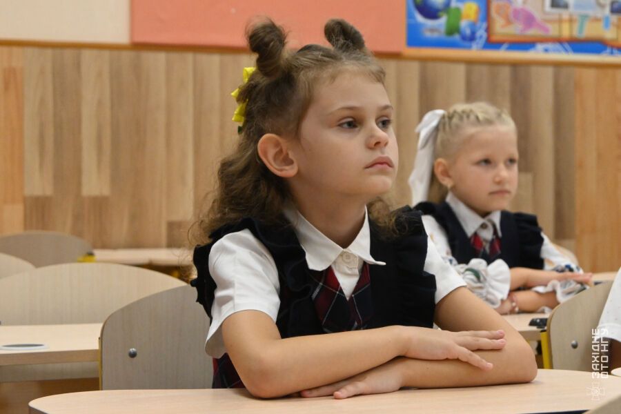 "Мы с тобой": военные провели в первый класс дочь погибшего побратима. Фото