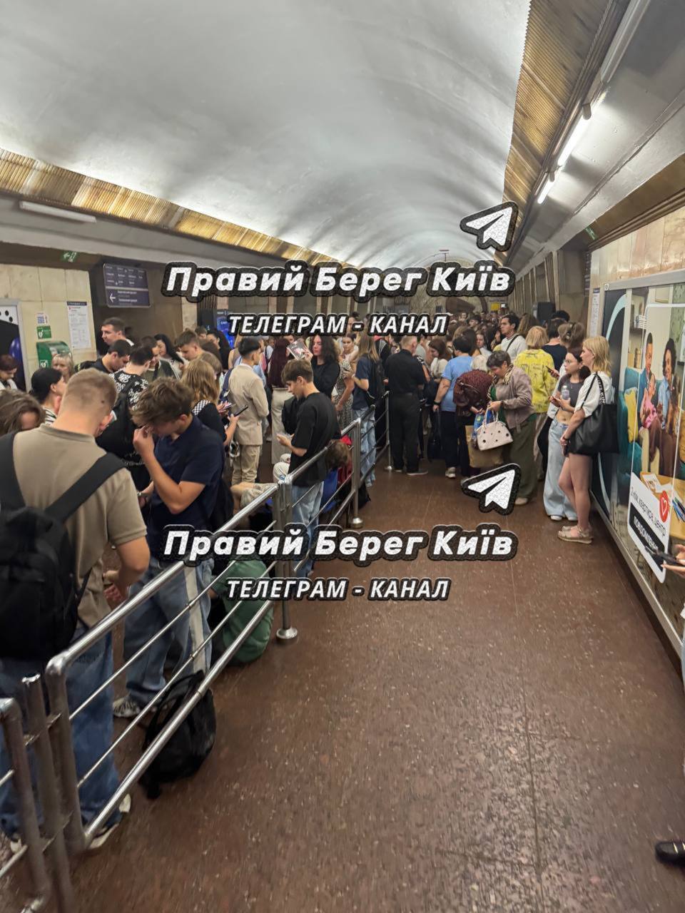 У Києві діти змушені замість занять у школі ховатися від російських "Шахедів" у метро. Фото та відео