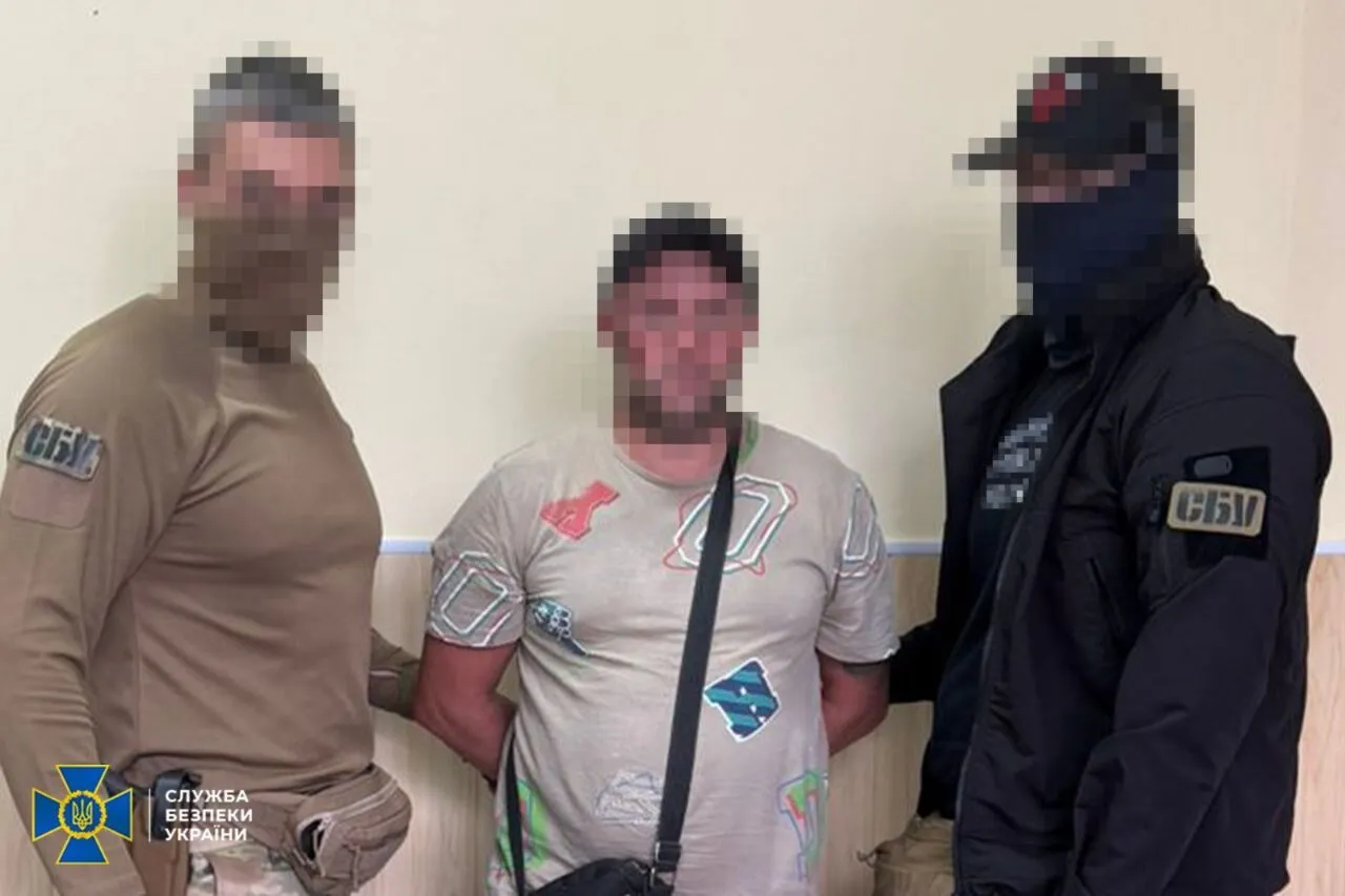 Фотографував цехи: СБУ викрила російського "крота" на одній з ремонтних баз ЗСУ на Донеччині. Фото