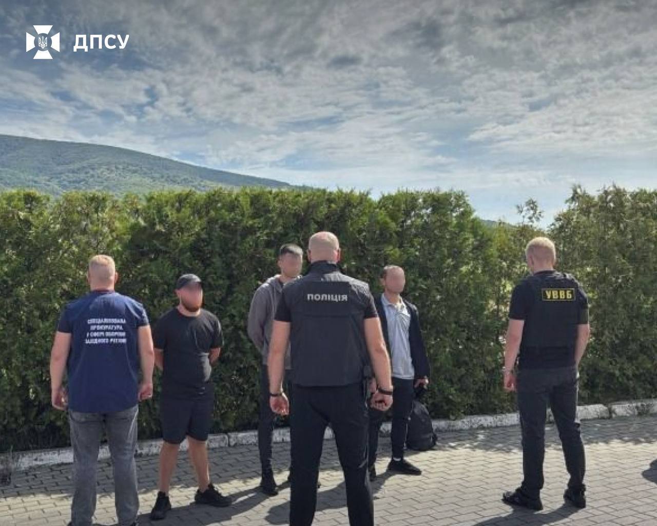 На Закарпатье разоблачили "схему" по незаконному пересечению границы: организатор предлагал взятку пограничнику. Фото