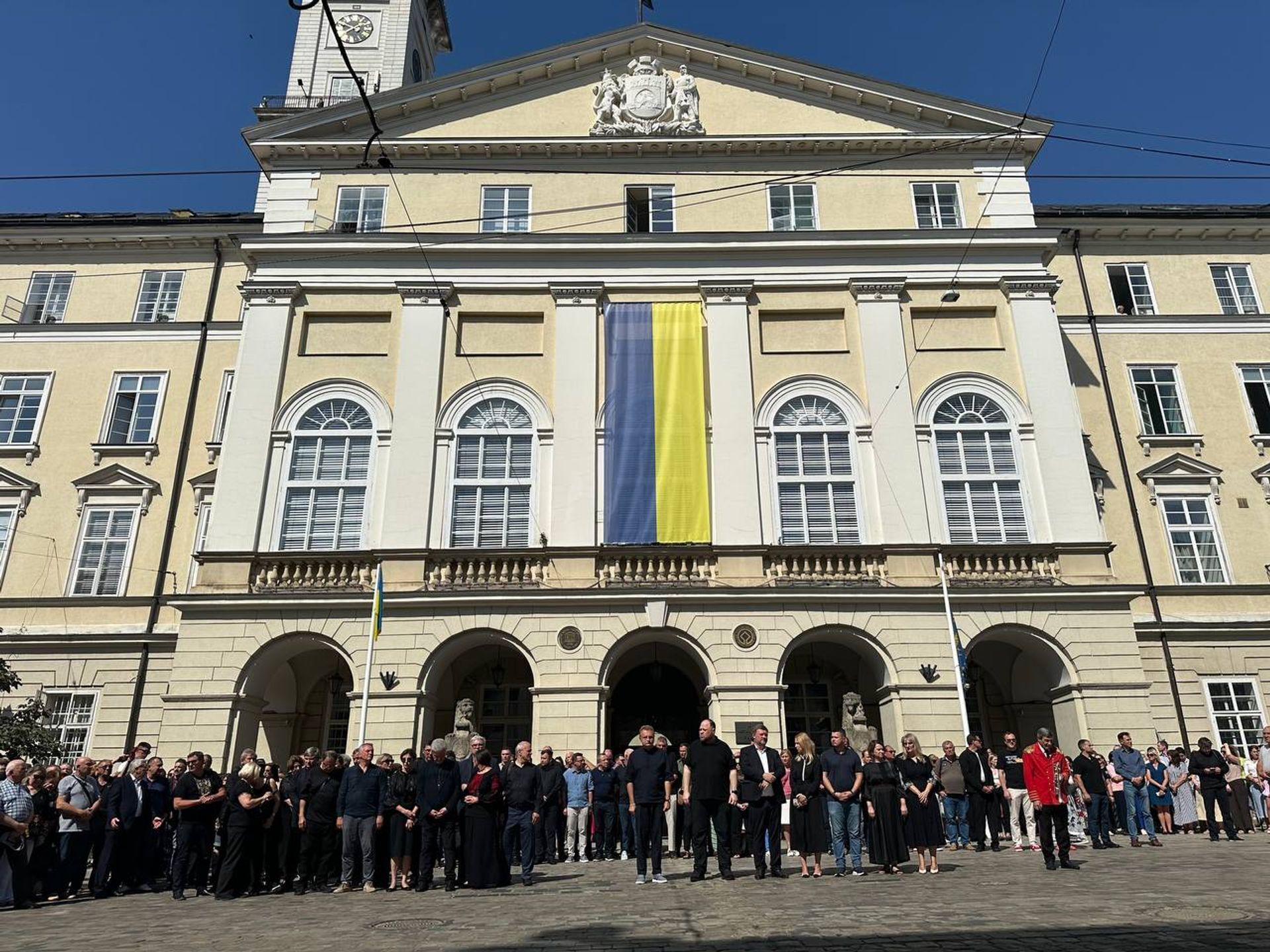 У Львові попрощалися з убитим Андрієм Парубієм: ексспікера ВР поховали на Личаківському кладовищі. Фото і відео