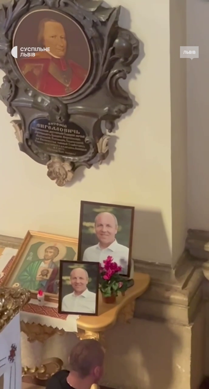 У Львові попрощалися з убитим Андрієм Парубієм: ексспікера ВР поховали на Личаківському кладовищі. Фото і відео