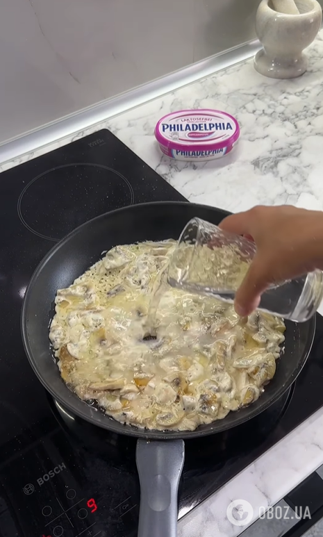 Как вкусно потушить куриные бедра на сковородке: мясо просто тает во рту