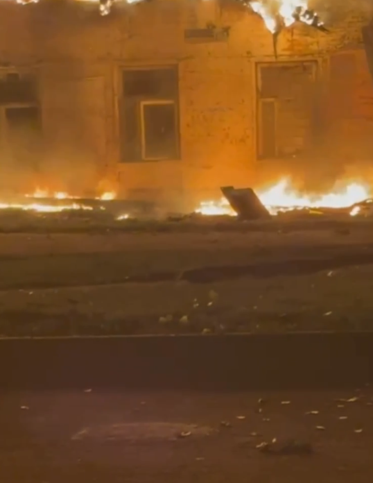 Оккупанты атаковали Сумы: вспыхнул масштабный пожар, среди пострадавших – ребенок. Фото и видео