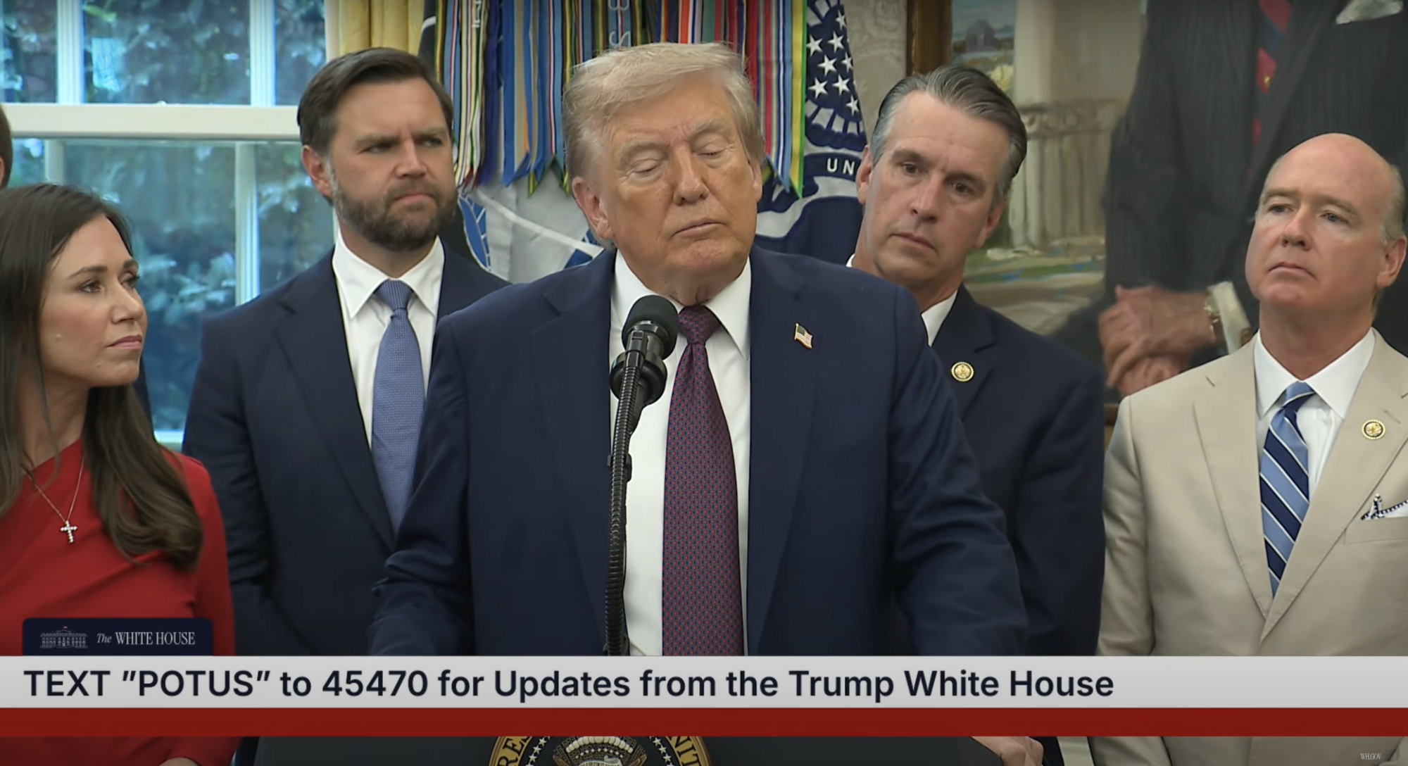 Трамп з'явився на публіці після тижневої відсутності й чуток про смерть. Відео