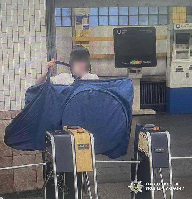 Хотел эксклюзивное видео: в Киеве нашли студента, который устроил гонки по эскалатору станции метро "Арсенальная". Фото