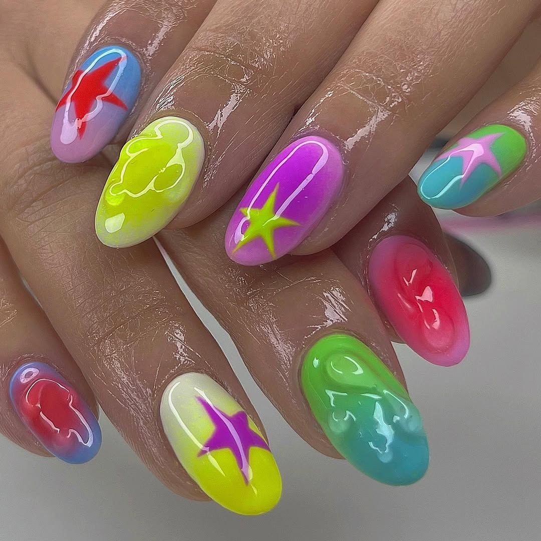 В стиле 90-х: старый тренд маникюра снова в моде