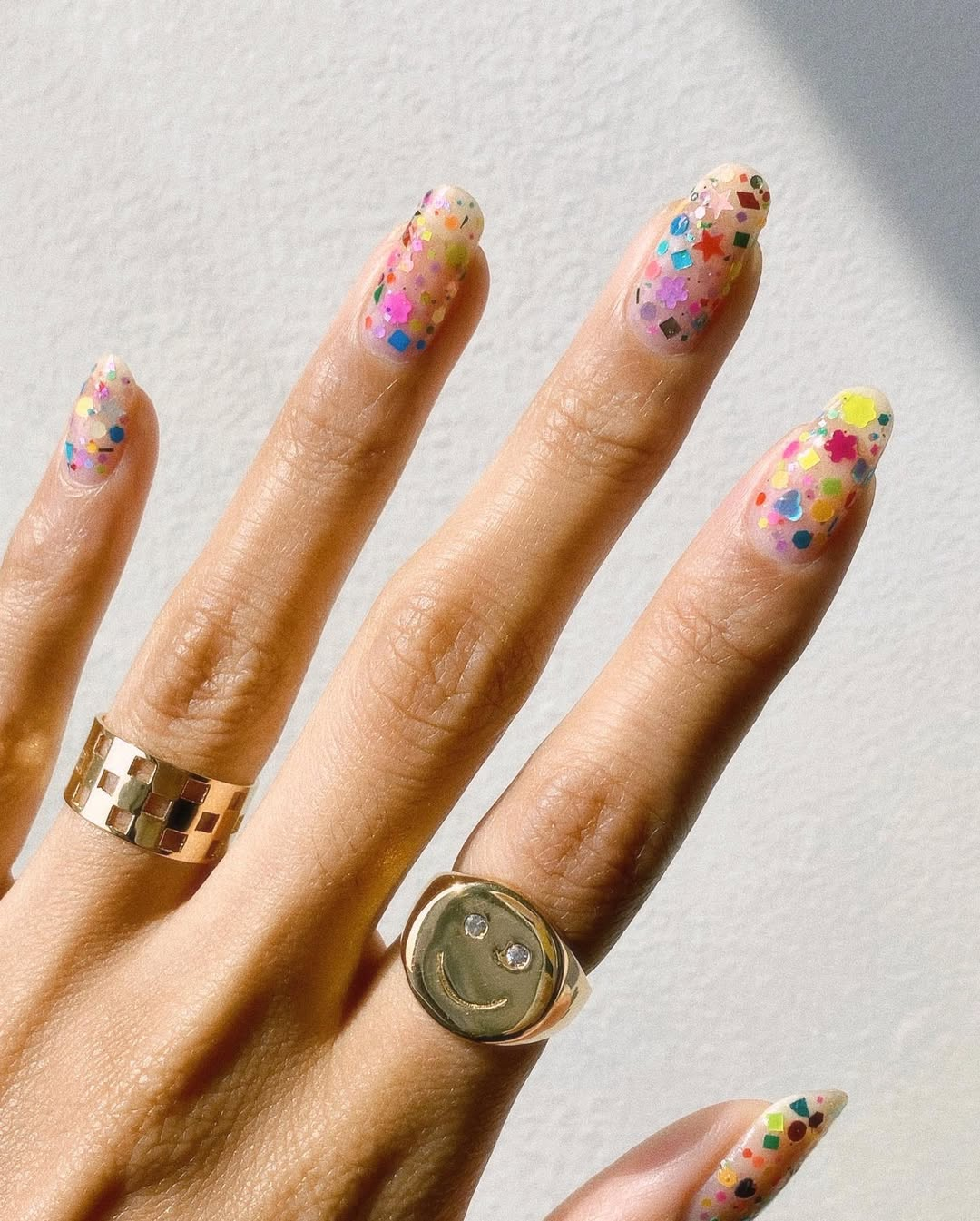 В стиле 90-х: старый тренд маникюра снова в моде