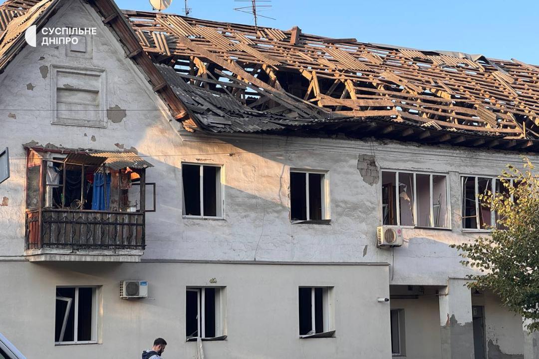 Жахливий удар РФ по Дніпру: пошкоджені багатоповерхівка, школи і дитсадки, 36 постраждалих. Фото й відео
