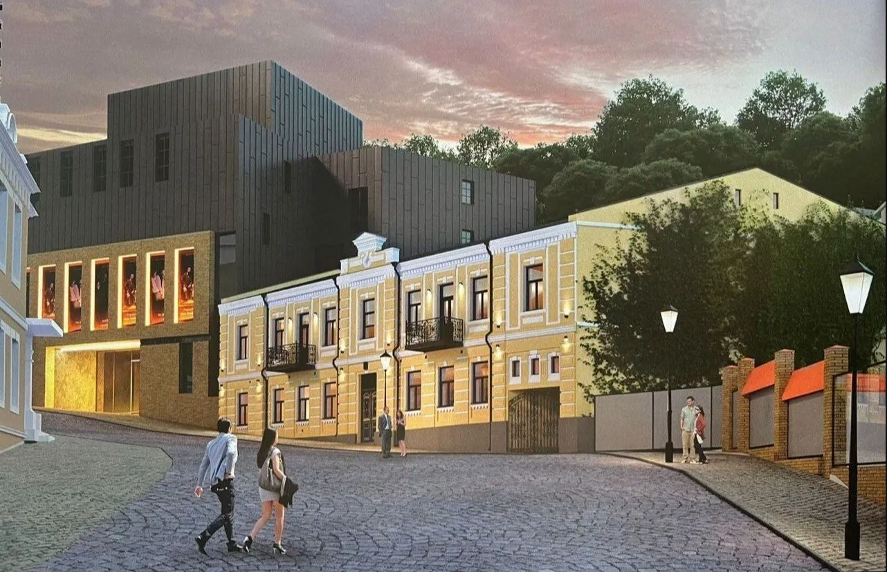 У Києві заблокували реставрацію відомої історичної будівлі на Андріївському узвозі. Подробиці та фото