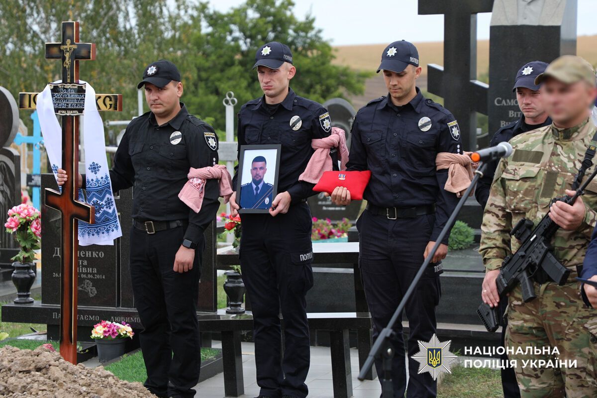 Йому назавжди буде 35: на Черкащині попрощалися з поліцейським, який загинув у боях з окупантами. Фото