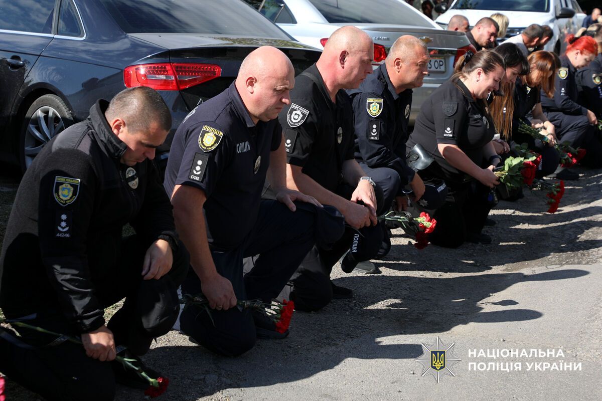 Йому назавжди буде 35: на Черкащині попрощалися з поліцейським, який загинув у боях з окупантами. Фото