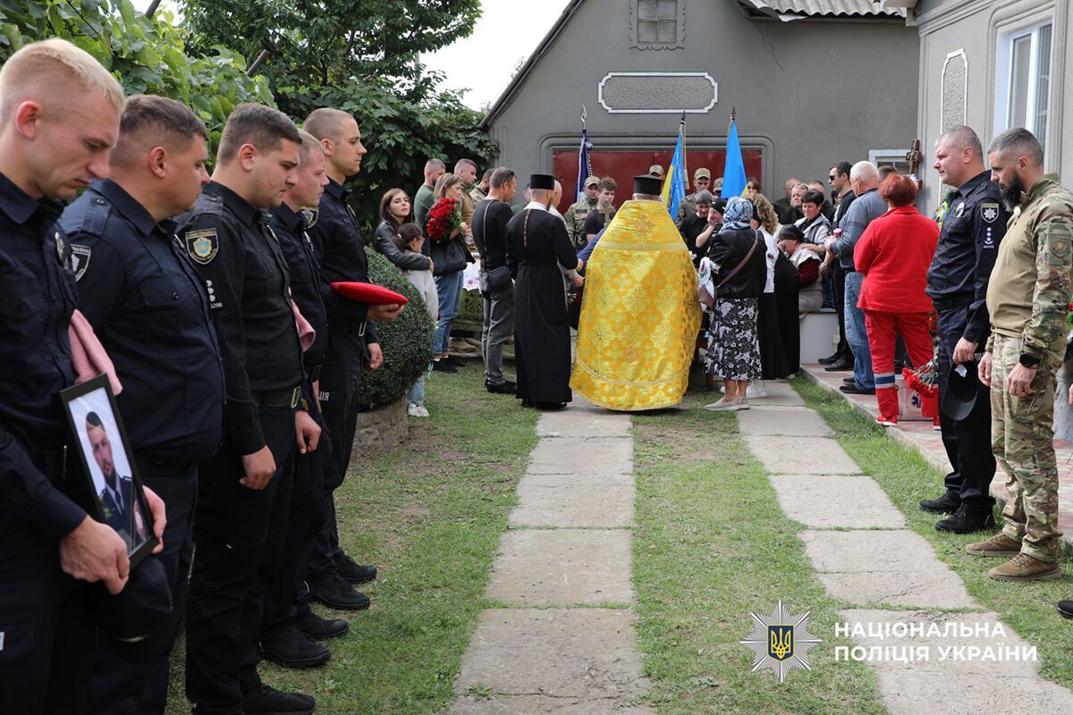 Йому назавжди буде 35: на Черкащині попрощалися з поліцейським, який загинув у боях з окупантами. Фото