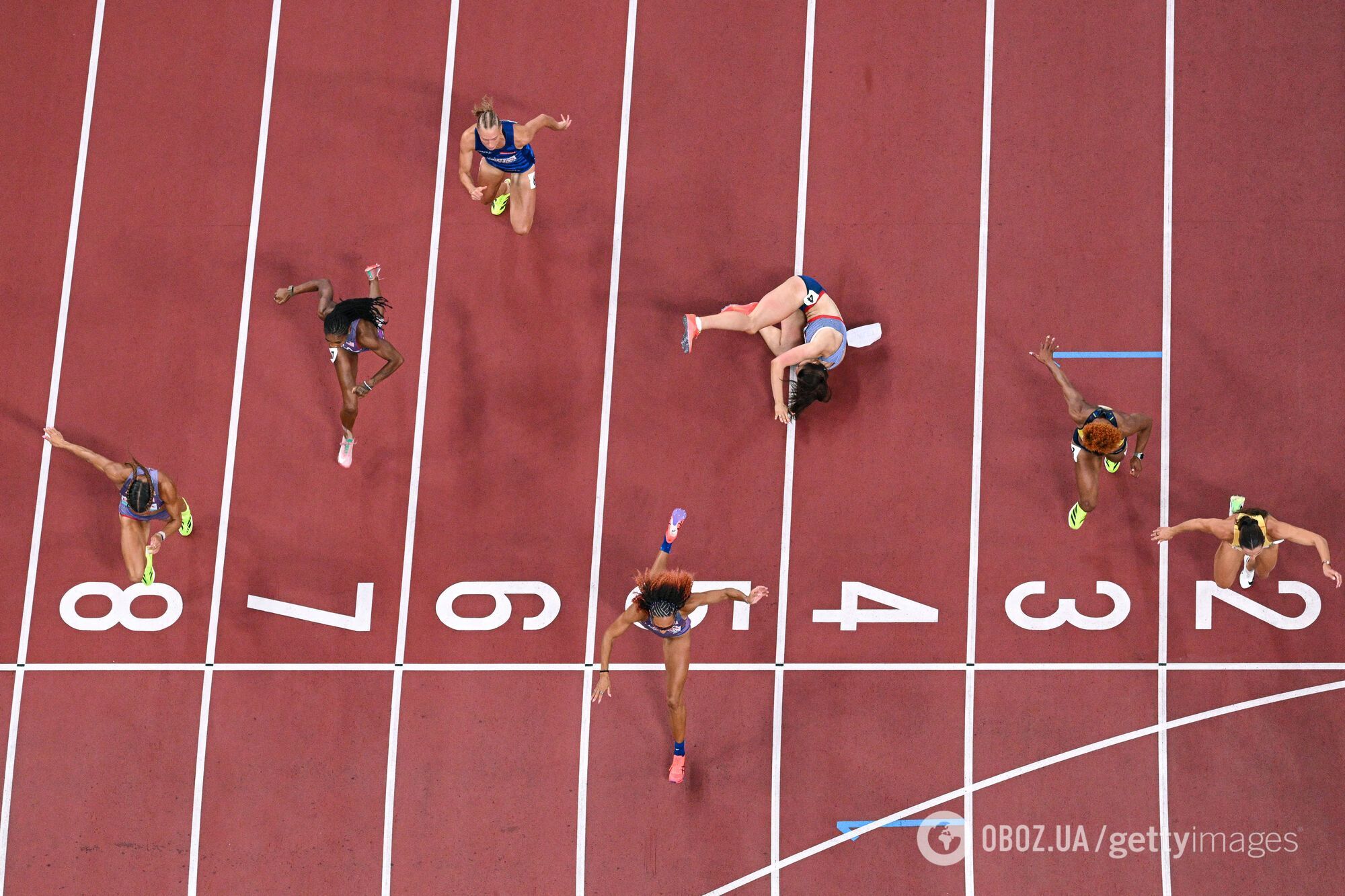 Чемпионка Англии споткнулась перед самым финишем, тяжело приземлилась головой вперед и разрыдалась на ЧМ по легкой атлетике. Видео