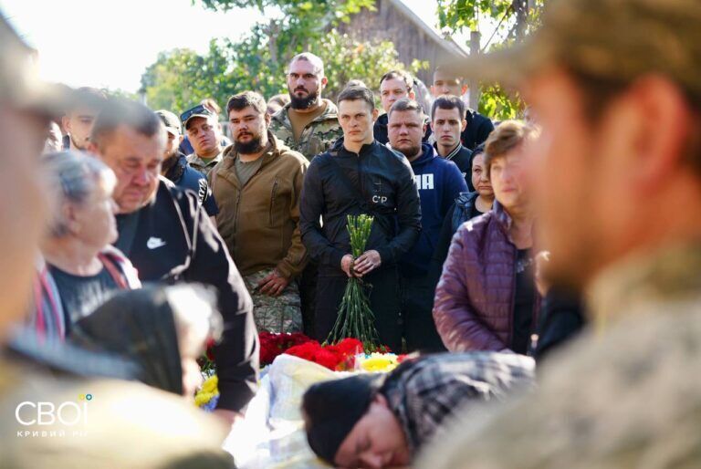 "Шел туда, где было тяжелее всего": в Кривом Роге попрощались с молодым танкистом, который погиб на Сумщине. Фото