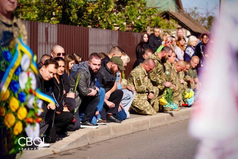 "Шел туда, где было тяжелее всего": в Кривом Роге попрощались с молодым танкистом, который погиб на Сумщине. Фото