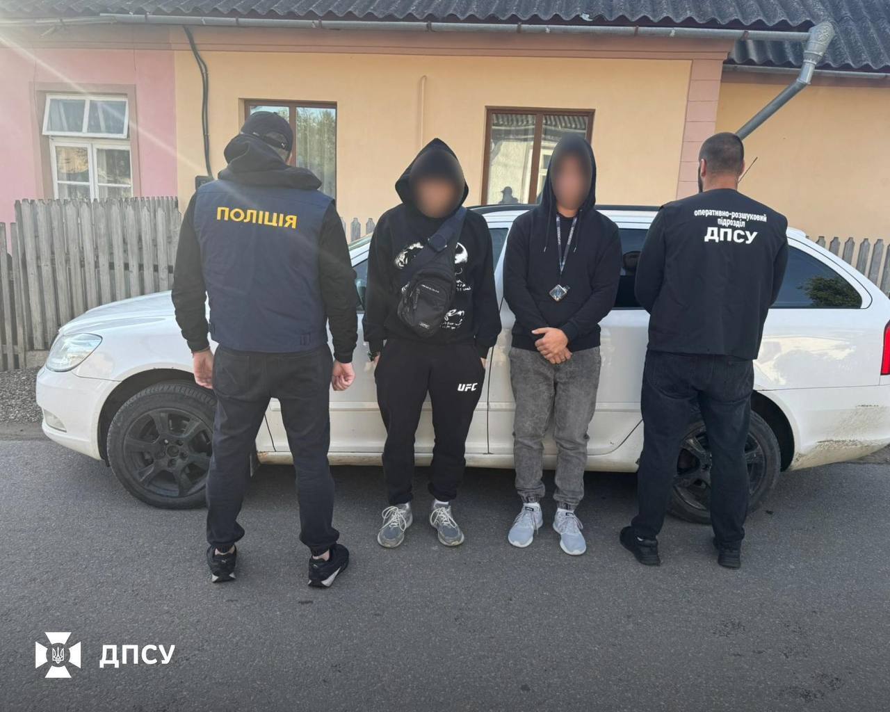 Организовал незаконное пересечение границы для уклонистов: на Буковине задержали экс-пограничника. Фото