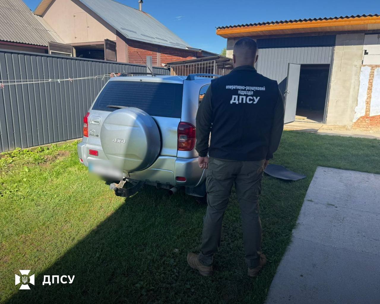 Организовал незаконное пересечение границы для уклонистов: на Буковине задержали экс-пограничника. Фото