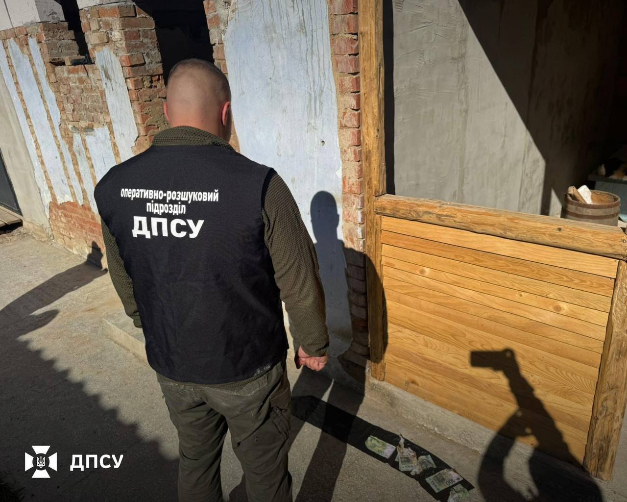 Организовал незаконное пересечение границы для уклонистов: на Буковине задержали экс-пограничника. Фото