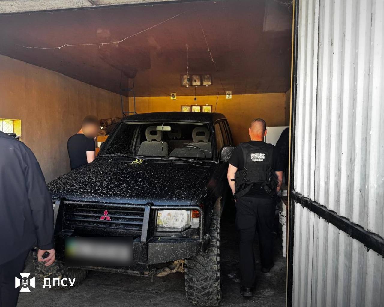 Организовал незаконное пересечение границы для уклонистов: на Буковине задержали экс-пограничника. Фото