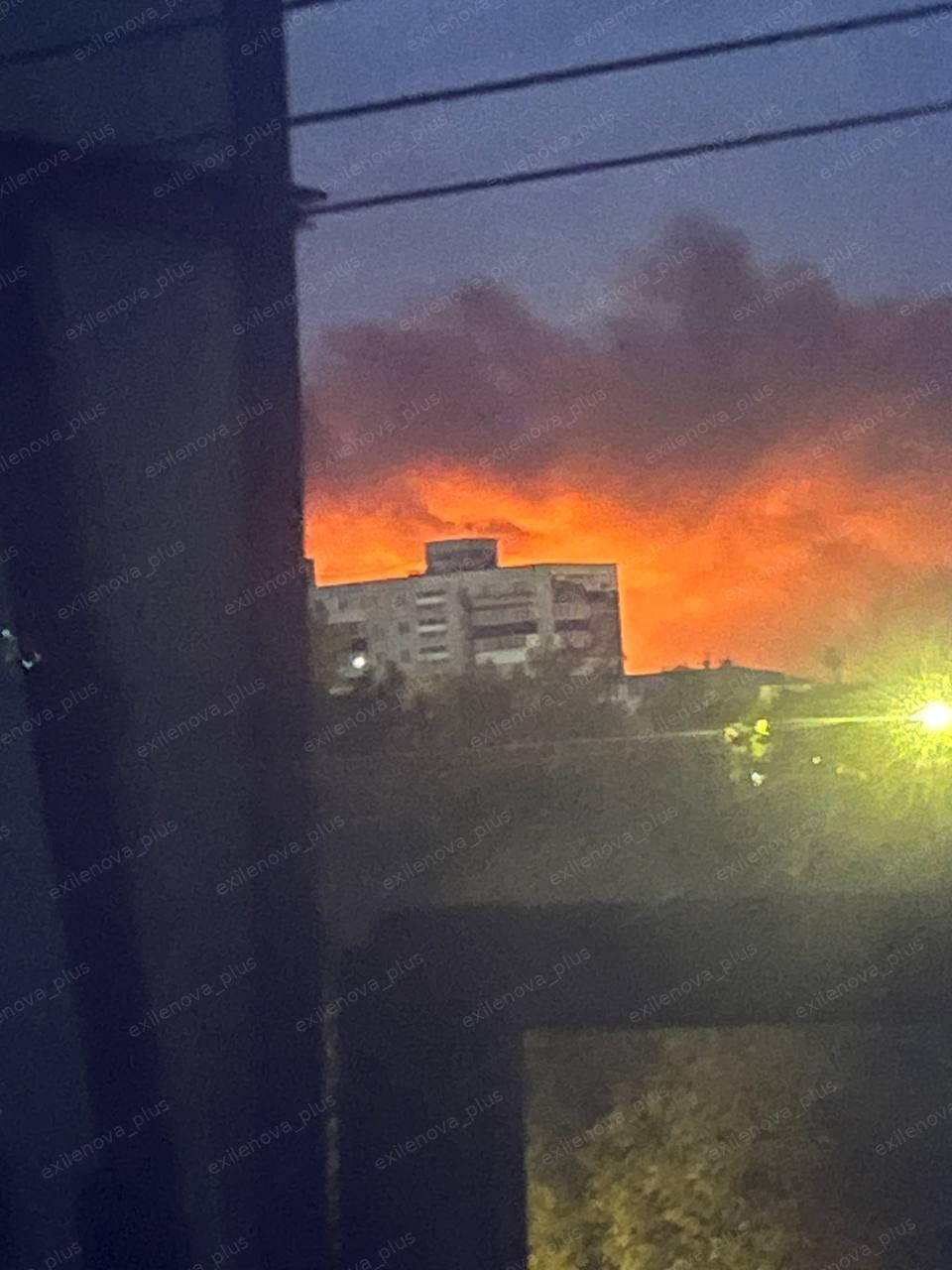 Под прицелом был не только Саратов: дроны атаковали Новокуйбышевский НПЗ. Фото и видео