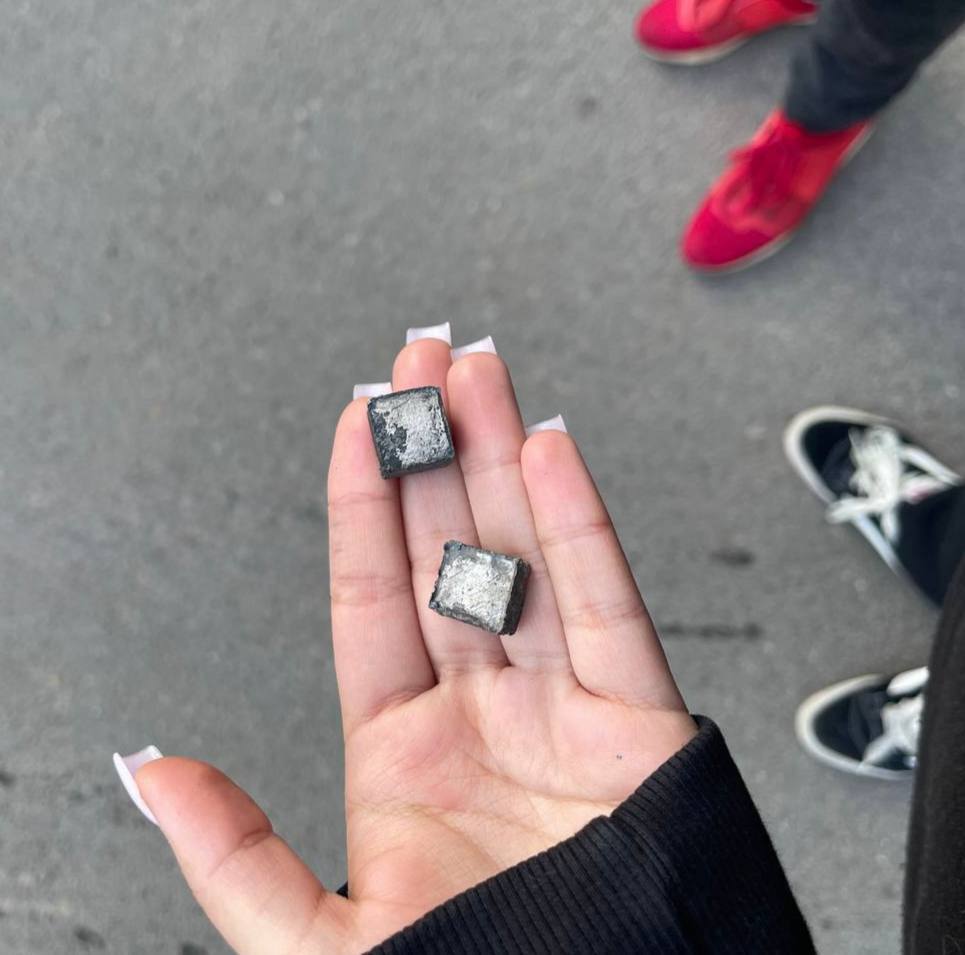 Жахливий удар РФ по Дніпру: пошкоджені багатоповерхівка, школи і дитсадки, 36 постраждалих. Фото й відео