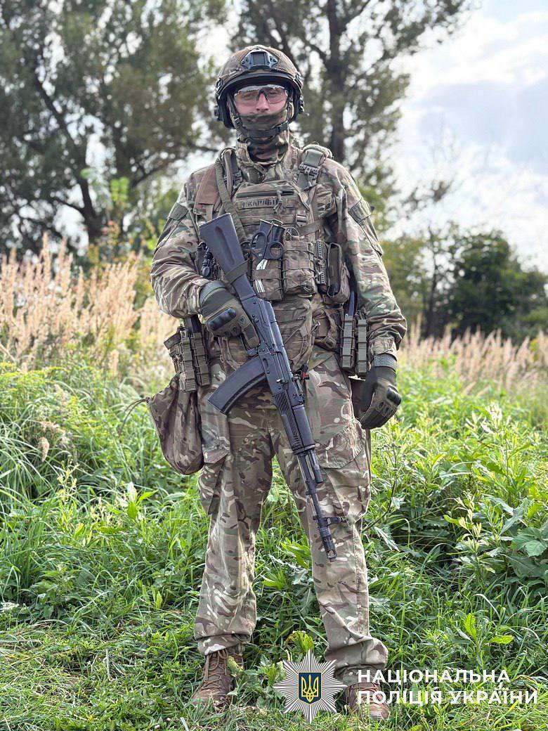 Около часа нес на плечах: на фронте полицейский из Киева спас тяжелораненого побратима. Фото и видео