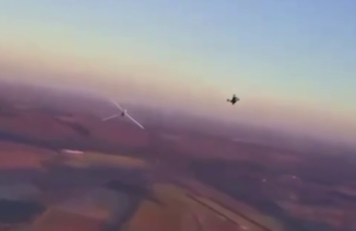 В сеть попало видео сбивания российских "Ланцетов" украинскими FPV-дронами