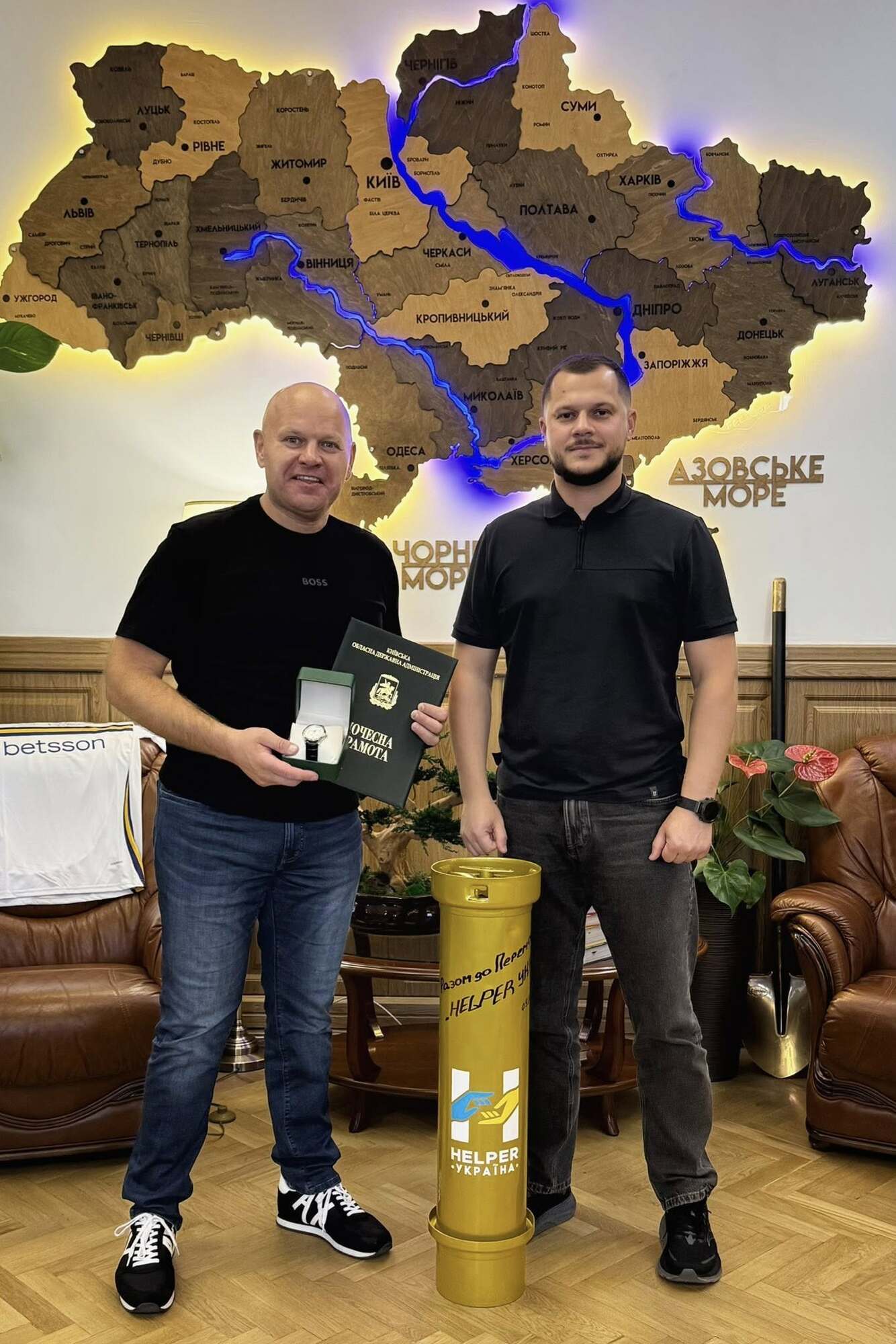 "Для мене це велика честь": Данило Щербаков став волонтером року на Київщині та отримав нагороди від КОДА і МОЗ