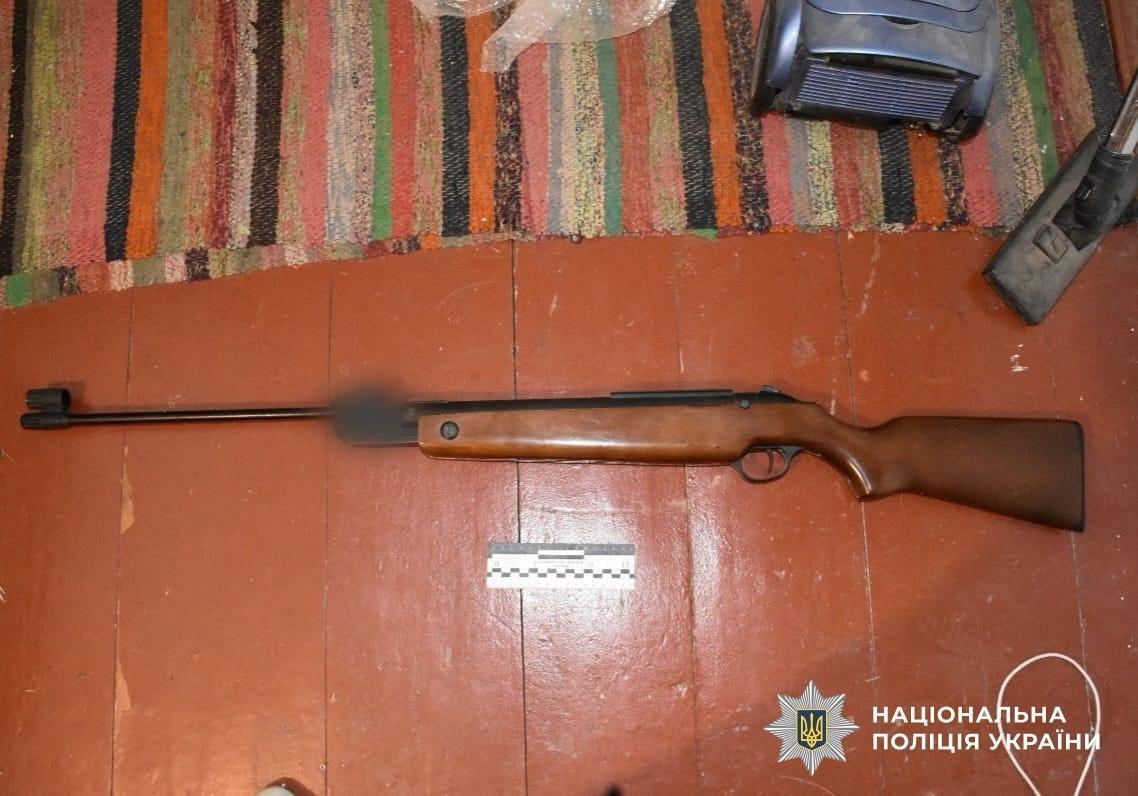На Кировоградщине задержали мужчину, который стрелял в полицейских: что изъяли у нападавшего. Фото
