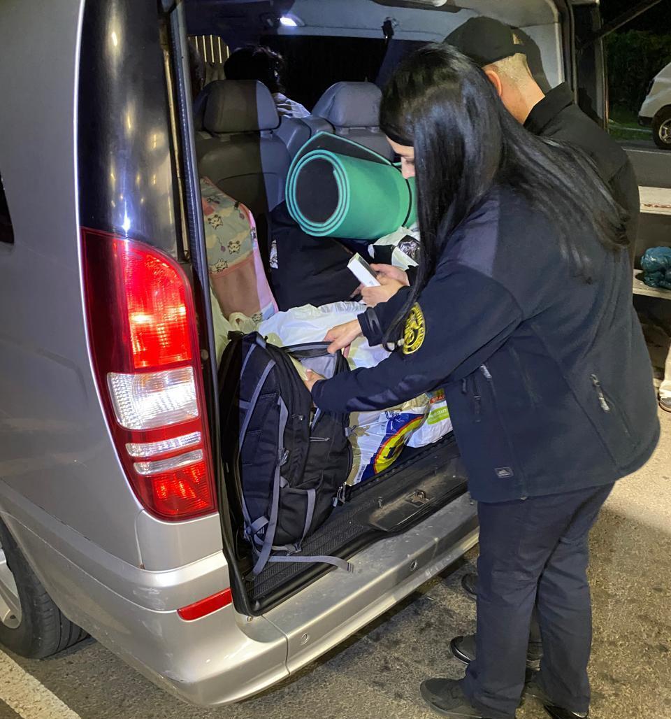 На кордоні в Ужгороді виявили нелегальну партію нових iPhone 17. Фото