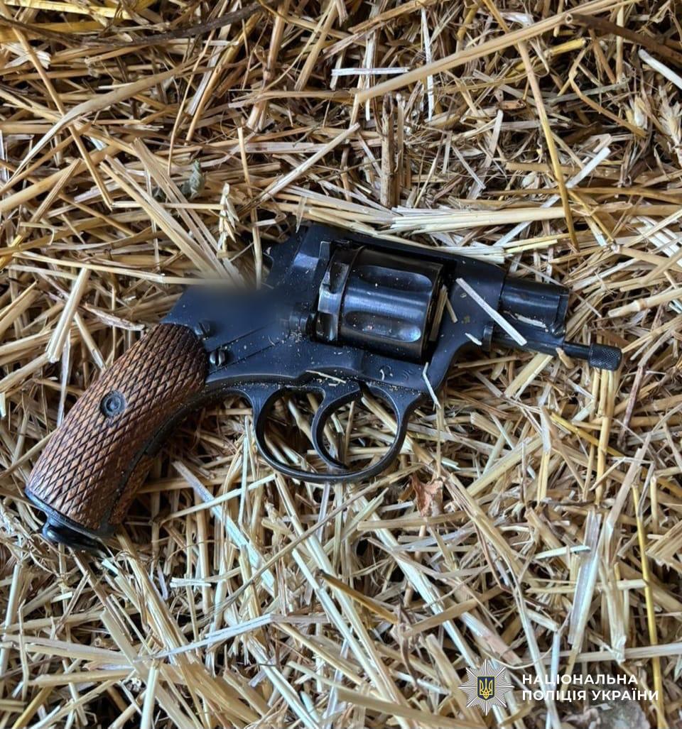 На Кировоградщине задержали мужчину, который стрелял в полицейских: что изъяли у нападавшего. Фото