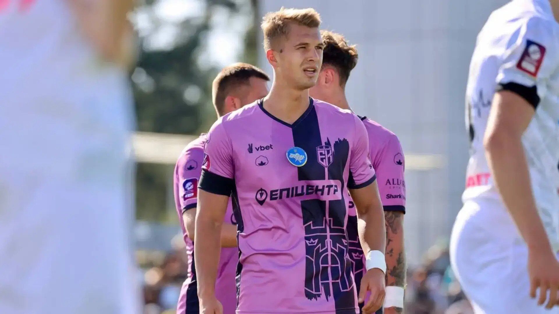 Футболист, которого окрестили "Новым Шевченко", забил первый гол за 5 лет и его сразу на носилках забрала скорая. Видео