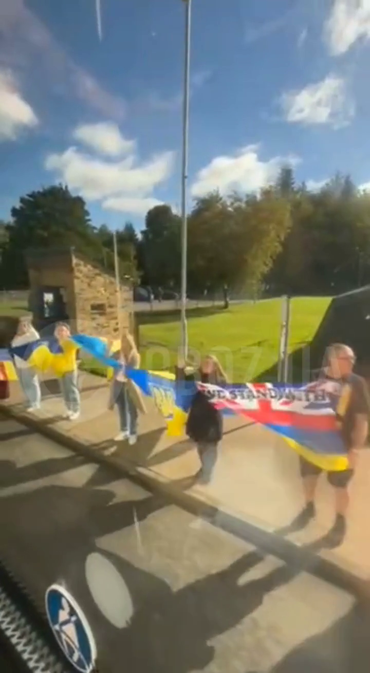 С отданием чести и оркестром: как провожают украинских воинов с учений в Великобритании. Видео