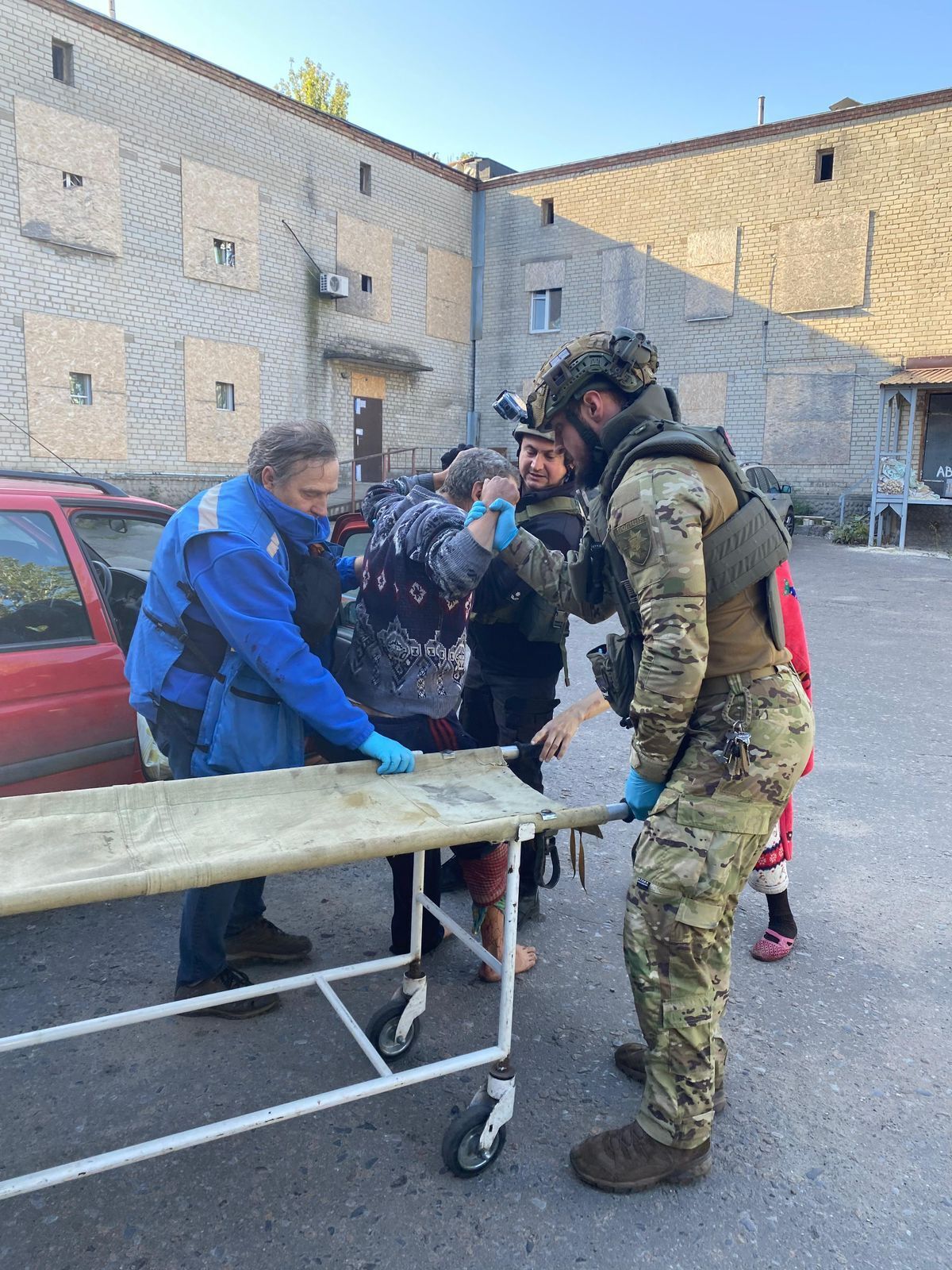 Росія вдарила "Смерчем", КАБом і дронами по Костянтинівці: є загиблі та поранені. Фото